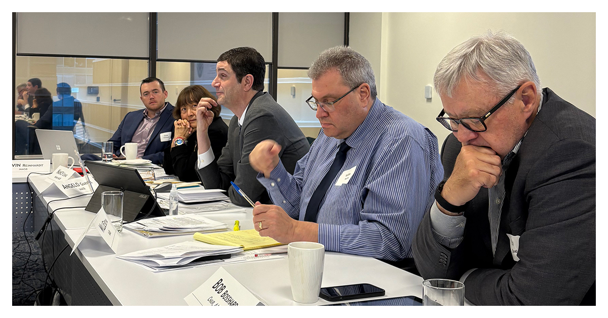 Des représentants de l’IAASB et des permanents du CNAC participent à la table ronde sur la gestion de la qualité par les technologies à Toronto.